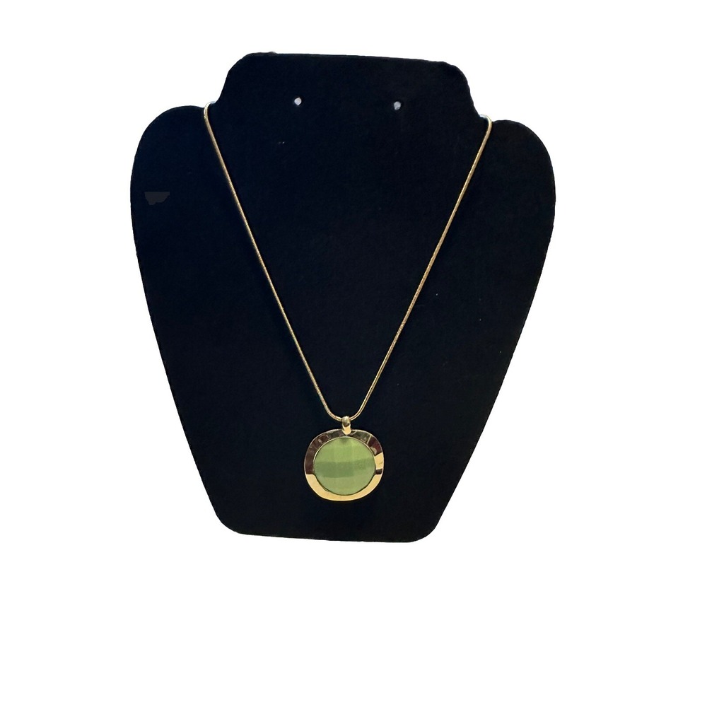Gold tone pendant necklace green stone NWT adjustable‎ chain